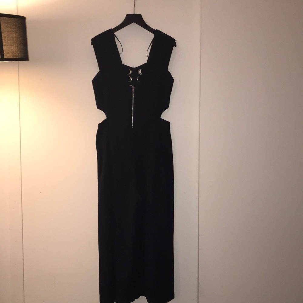 Navy Blue Sleeveless Cut-Out Grommet Romper - Picture 5 of 6